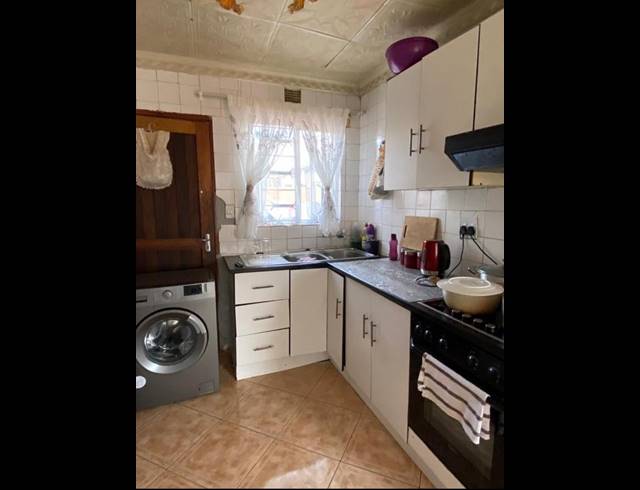 6 BEDROOM HOUSE FOR SALE IN TEMBISA CENTRAL